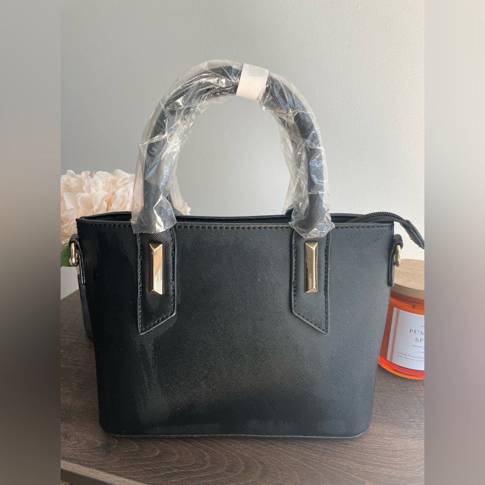 Women’s black purse with strap